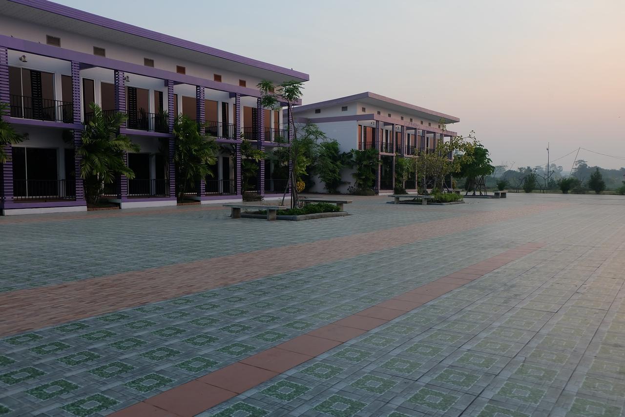 Menam Resort Nakhon Pathom Exterior photo