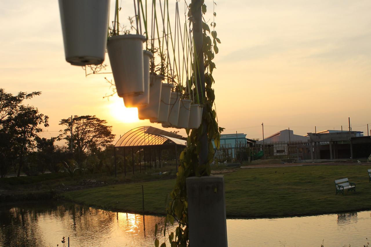 Menam Resort Nakhon Pathom Exterior photo